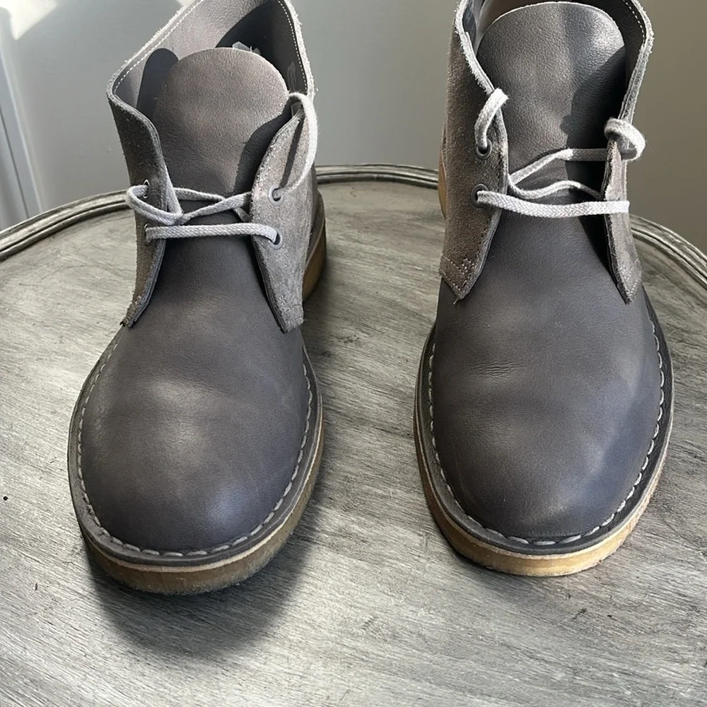 Clark’s gray suede leather chukka boots size 10